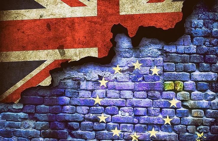 Bajban a font a Brexit-halasztás miatt? 