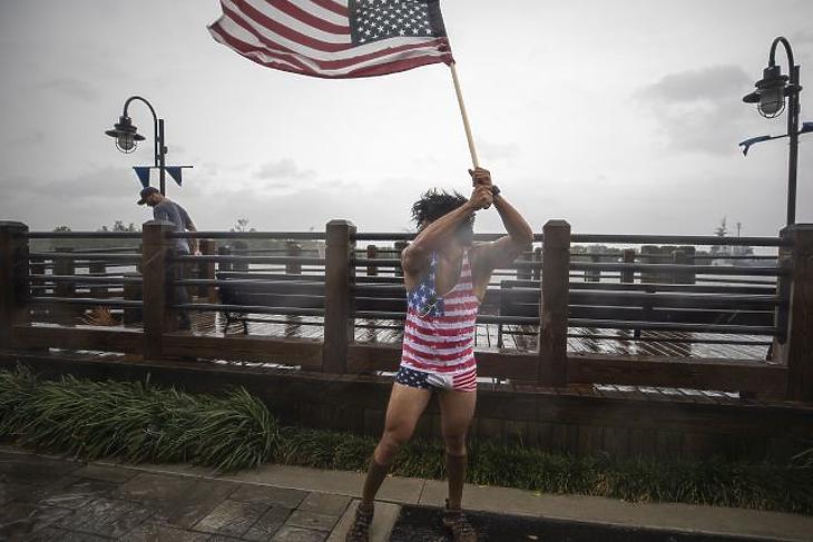 Amerika ma megkapja, amit megérdemel? Lecsapott a romboló Florence-hurrikán