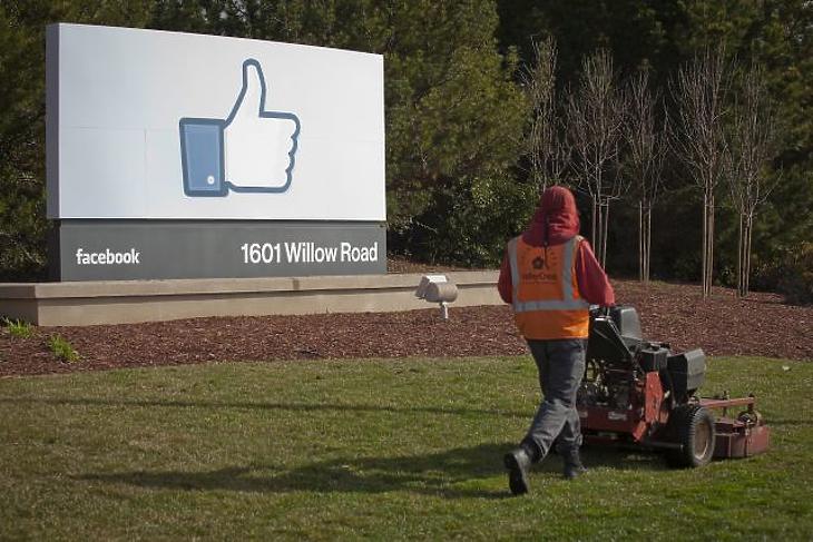 A Facebook a múlt hétig lehallgatta, lejegyzetelte és kiadta a messengeres beszélgetéseidet
