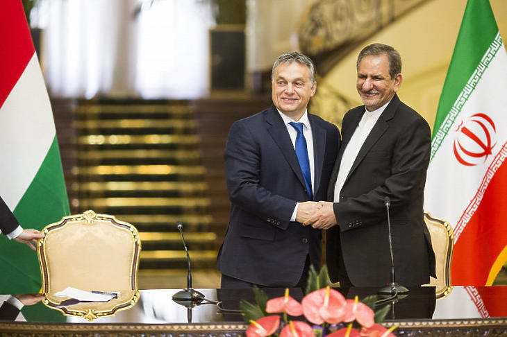 Orbán Viktor és Esak Dzsahangiri iráni első alelnök sajtótájékoztatója Teheránban, 2015. november 30-án. (Fotó: MTI/Miniszterelnöki Sajtóiroda/Szecsődi Balázs)