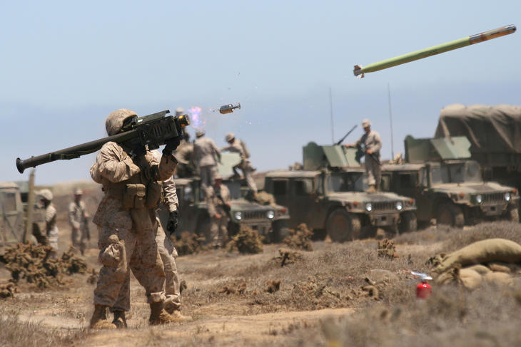 Lehet, hogy egy Stingerből indult a végzetes rakéta? Képünkön egy amerikai katona gyakorlatozik a fegyverrel. Fotó: Wikimedia / Christopher O'Quin 