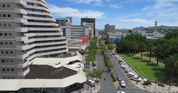 Namibia fővárosában Windhoekban egyenes az út előre