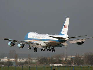 Meghibásodott az Air Force One az Atlanti-óceán felett