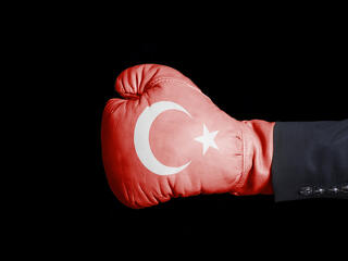 Van, ahol még dübörög az illiberális demokrácia: török ellenzékieket vette őrizetbe