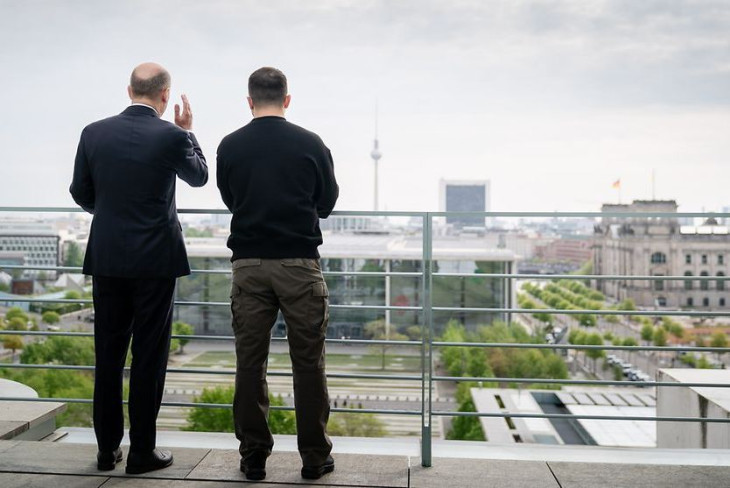 Olaf Scholz német kancellár fogadja Volodimir Zelenszkij ukrán elnököt hivatalában Berlinben, 2023. május  