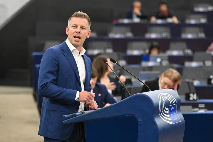 Magyar Péter az Európai Parlamentben is otthon érzi magát