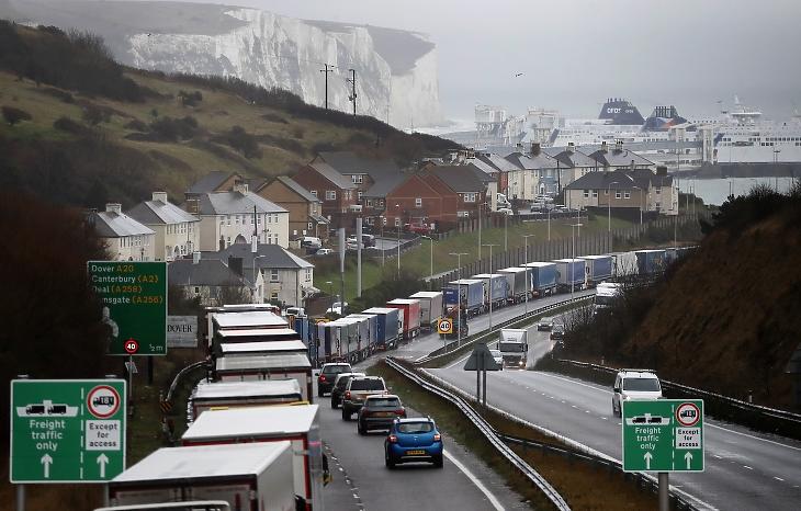 Rengeteg kamionsofőr hiányzik a brit piacról (fotó: MTI)
