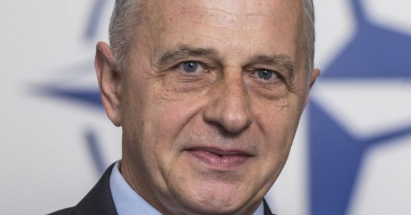Mircea Geoana bár még nem jelölt, de vezet a közvéleményben