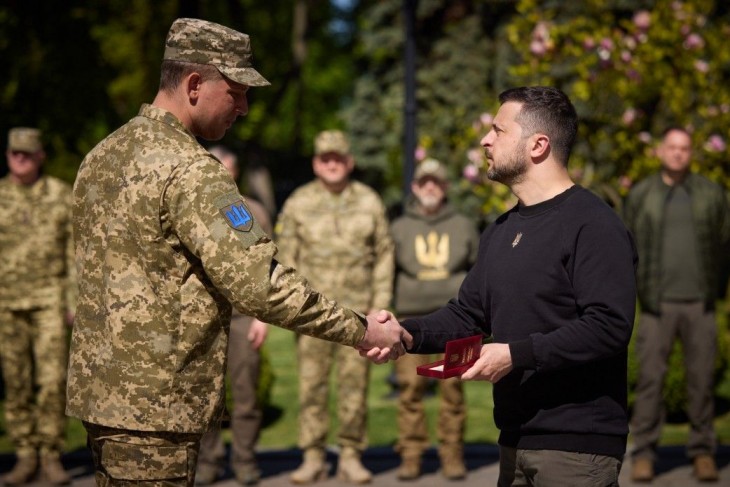 Volodimir Zelenszkij a Gyalogság Napján tartott ünnepségen. Fotó: Ukrán Elnöki Sajtószolgálat