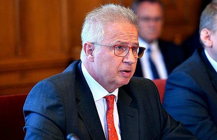 Eldőlt: megint elkaszálták Trócsányit Brüsszelben 