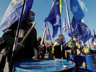 Kárpátaljára készül sok ukrán – amíg elvonul a politikai vihar