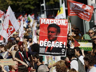 Hatalmas pácban van Macron, ő is követheti miniszterelnökét a süllyesztőbe?