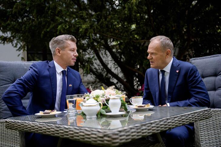 Donald Tuskék vagy Magyar Péterék? Ki vitte haza gyorsabban az EU-s forrásokat?