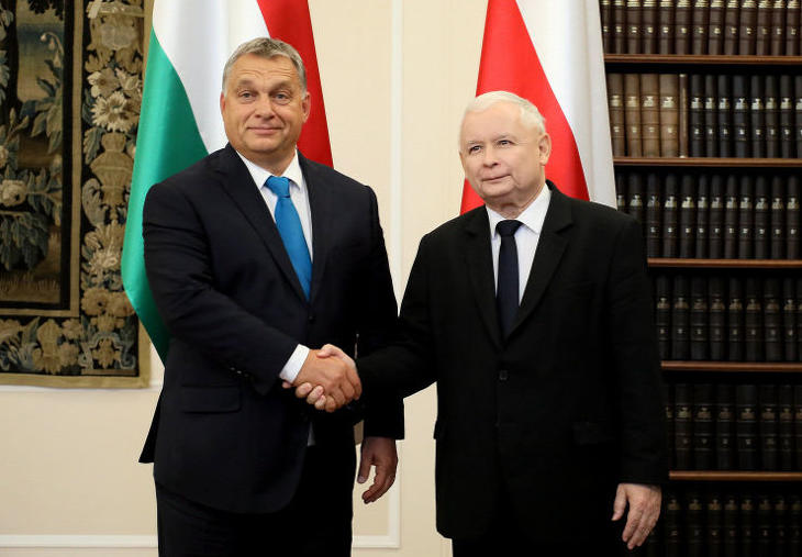 Jaroslaw Kaczynski és Orbán Viktor. Fotó: MTI/EPA/PAP/Pawel Supernak