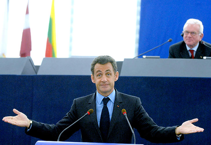 Szorul a hurok Sarkozy körül: külföldi pénz juttatta hatalomra?
