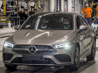Leépítésbe kezd a Mercedes, hatalmas lelépési pénzt lehet kapni