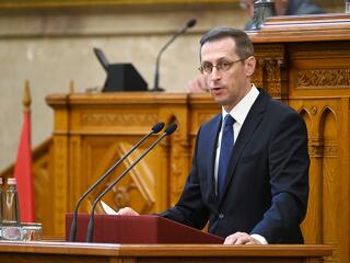 4122 milliárdos hiánnyal, 100 milliárdos tartalékkal vág bele Magyarország 2025-be – megszavazták a költségvetést
