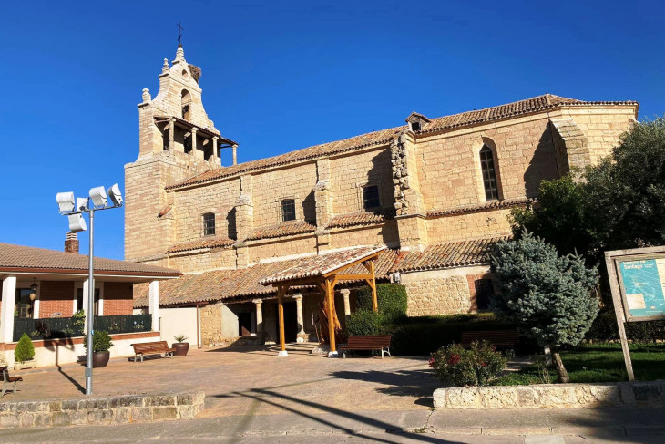 Valverde del Campos, középen a fedett faszobor