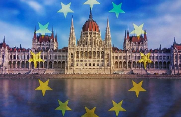 „Az országnak rossz, de a Fidesznek jó” – a Nyugat-ellenes hecckampány árnyai