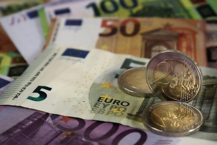 Pofozgassa meg az arcát, mielőtt megnézi, mit csinált a forint!