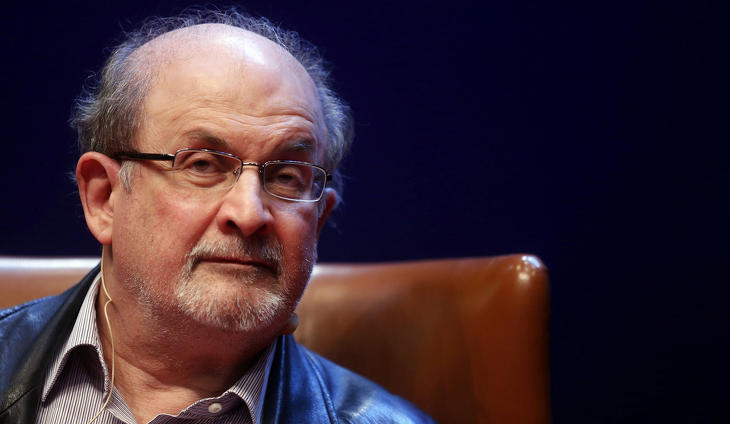 Irán szerint Rushdie a felelős azért, hogy majdnem megölték