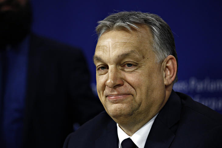 Orbán Viktor 2500 milliárd forint támogatást kér. Fotó: depositphotos