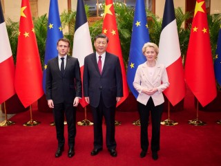 Macron, Hszi Csin-ping, Von der Leyen. Fotó: Facebook/Európai Bizottság 