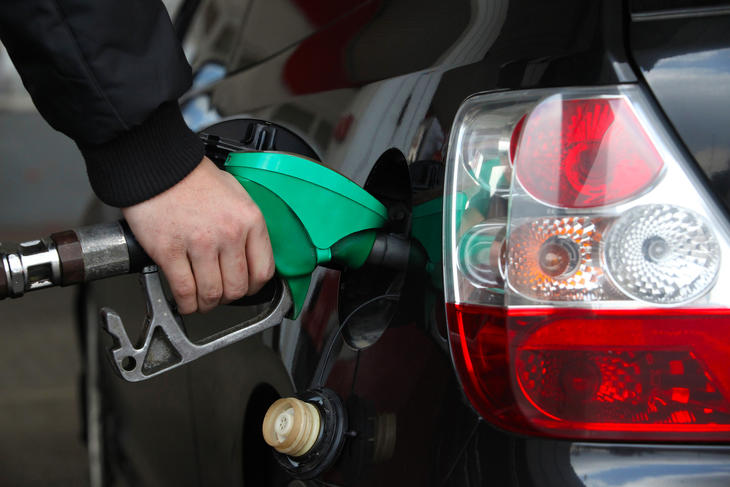 Szerdán megint kapnak egy gyomrost az autósok, legalábbis akik benzint tankolnak