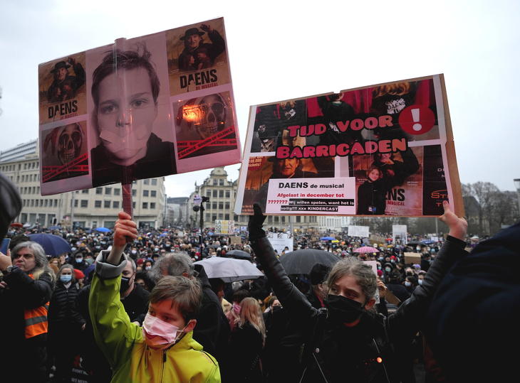 Kész megfontolni a kötelező oltást a belga miniszterelnök