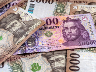 Óriásit menetelt a forint 