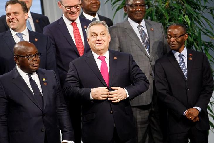 A nap képe: szokatlan társaságban mutatkozott Orbán Viktor