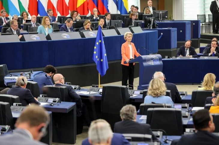 Visszafogott hangnem. Ursula von der Leyen az EU helyzetét értékelő beszéde közben az EP-ben Strasbourgban 2023. szeptember 13-án. Fotó: EP 