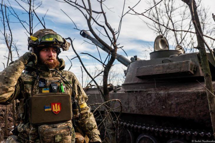 Ukrán katona a keleti fronton (korábbi felvétel). Fotó: Facebook/ Volodomir Zelenszkij