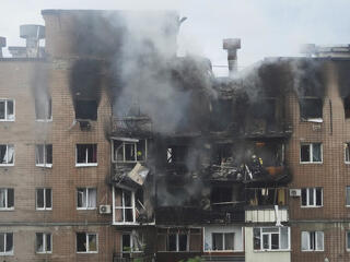 Két gyereket is megölt a lakóházba csapodó orosz rakéta