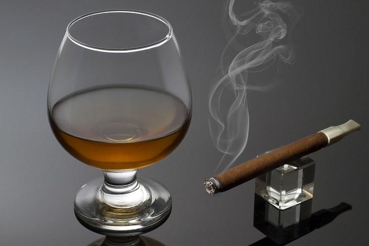 Alkohol és dohány, mindig jó üzlet volt (Pixabay.com)