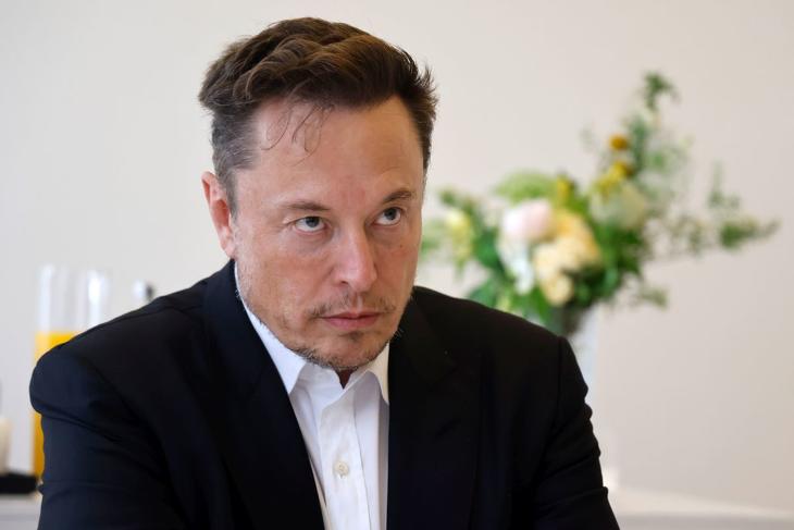 Elon Musk 2023. május 15-én egy gazdasági csúcstalálkozón Franciaországban. Fotó: EPA / Ludovic Marin 