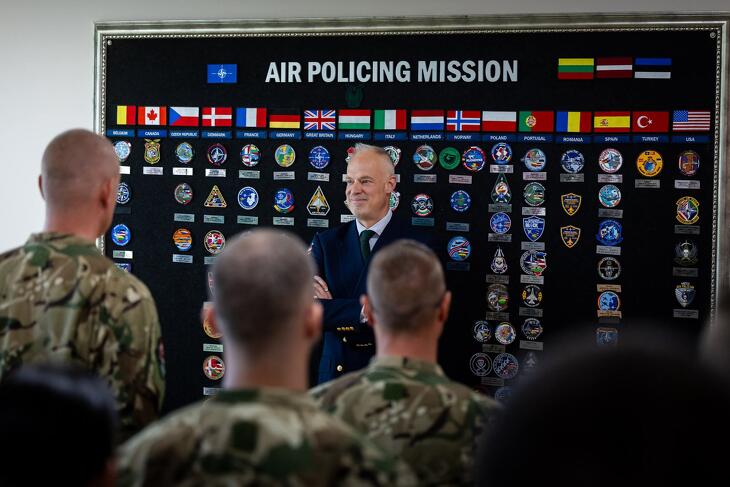 Uniós pénzeső hullhat a hadiiparra még a választások előtt