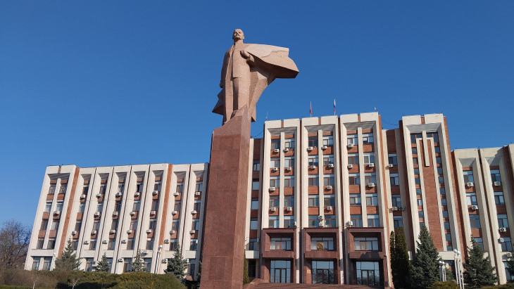 Itt még szárnyal Lenin