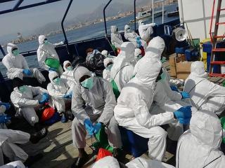 Kidobták Olaszországból a migránshajót, Franciaországban köthet ki