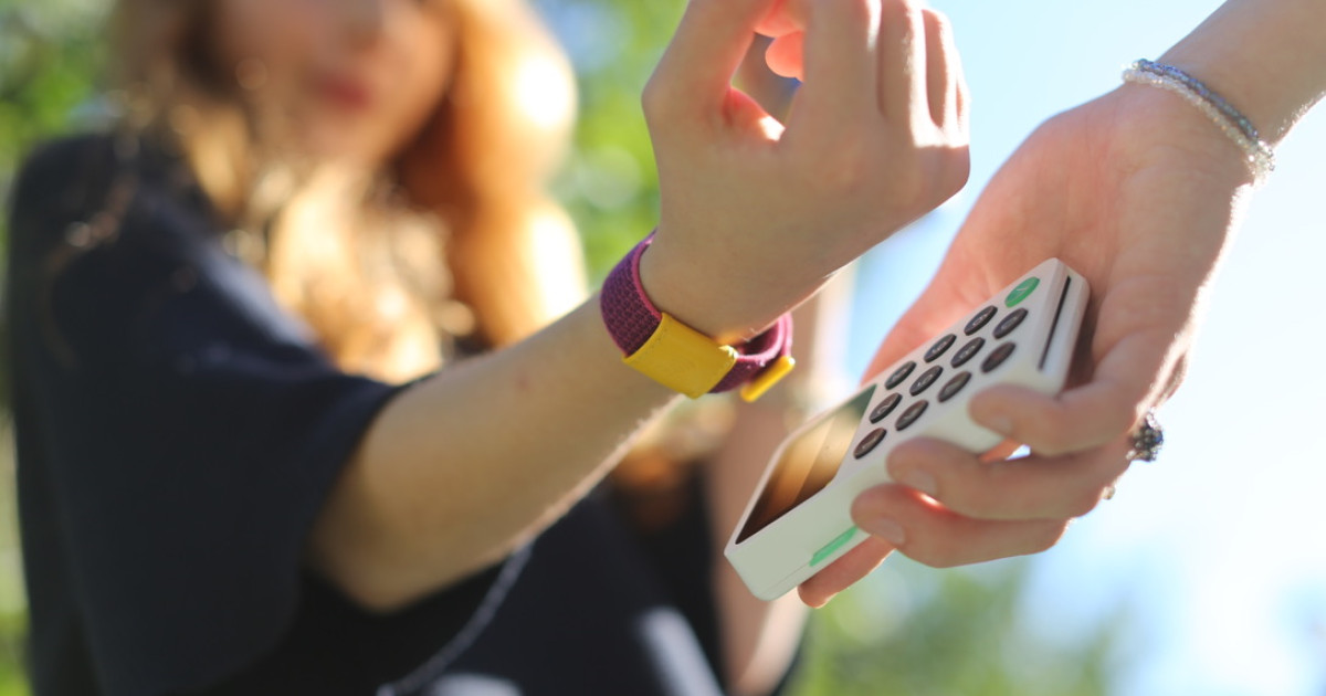 Már karkötővel és gyűrűvel is fizethetnek a Gránit Bank ügyfelei