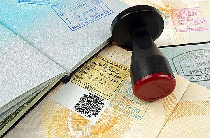 Egyesek fiókjában a B-terv részeként lapul a külföldi útlevél. Fotó: Discus Holdings Ltd.