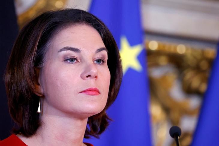 A nap képe: ez a csinos nő szorongathatja meg Orbán Viktort