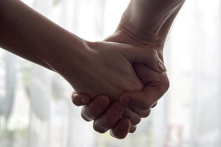 Rossz hír a vírus frontról: Magyarországon egyelőre nem csökken tovább a napi halottak száma 