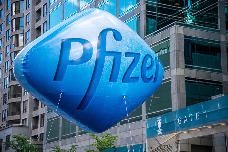 Az USA engedélyezte a Pfizer/BioNTech-vakcinát