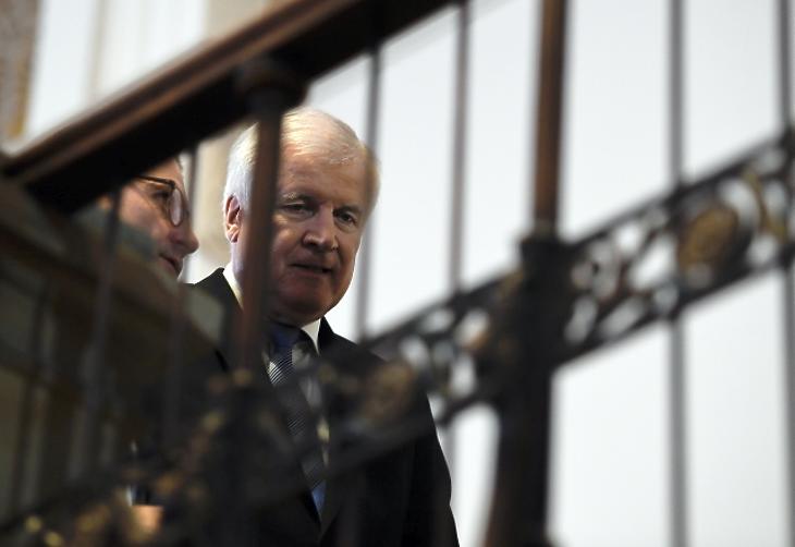 Merkel nagy bajban van, rosszul jöttek ki a bajor választásból