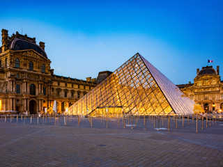 Nem elég a Louvre-rablás, jön a dolgozók sztrájkja is