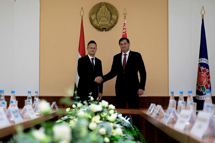 Szijjártó Péter Minszkben tárgyal