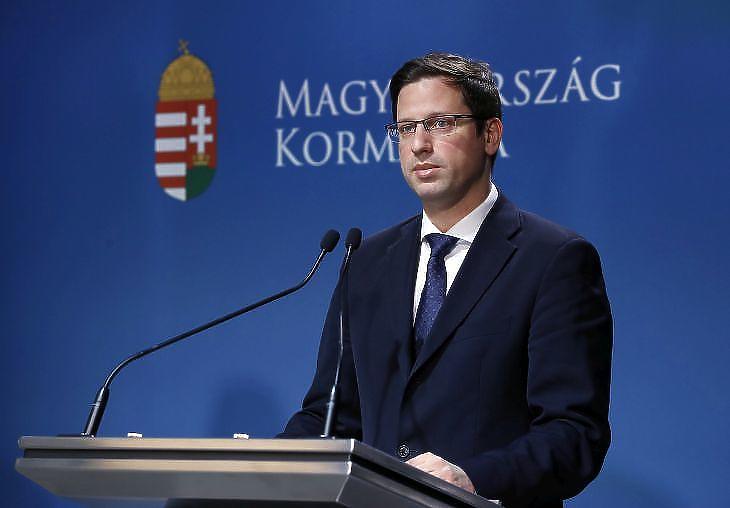 Itt nézhető élőben az operatív törzs sajtótájékoztatója és a Kormányinfó-20200404