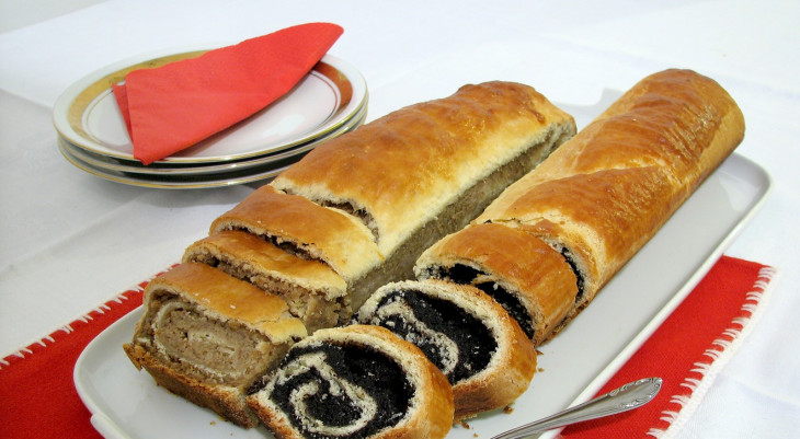 Van hely másnak is az asztalon