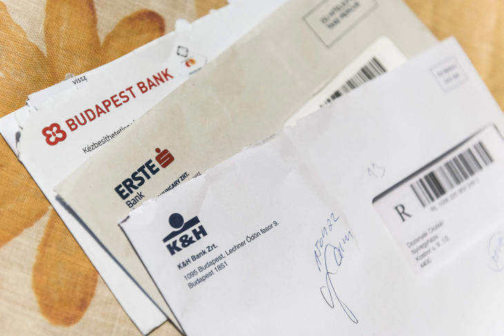 Banki elszámolólevelek 2015-ből - lehet megint levelezni az adósokkal. MTI Fotó: Balázs Attila